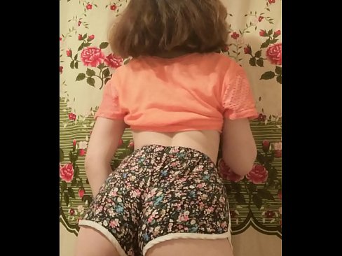 ❤️ Tânără sexy care se dezbracă de pantaloni scurți în fața camerei de filmat ❤❌  at ro.gayasianporn.ru ﹏