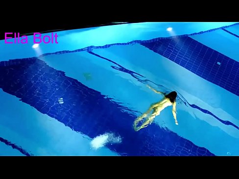 ❤️ Nu mă pot opri din privit, tânără blondă surprinsă înotând goală în piscina stațiunii ELLA BOLT ❤❌  at ro.gayasianporn.ru ﹏